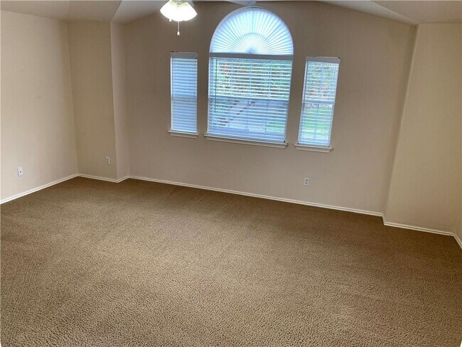 Building Photo - 10705 Beard Ave