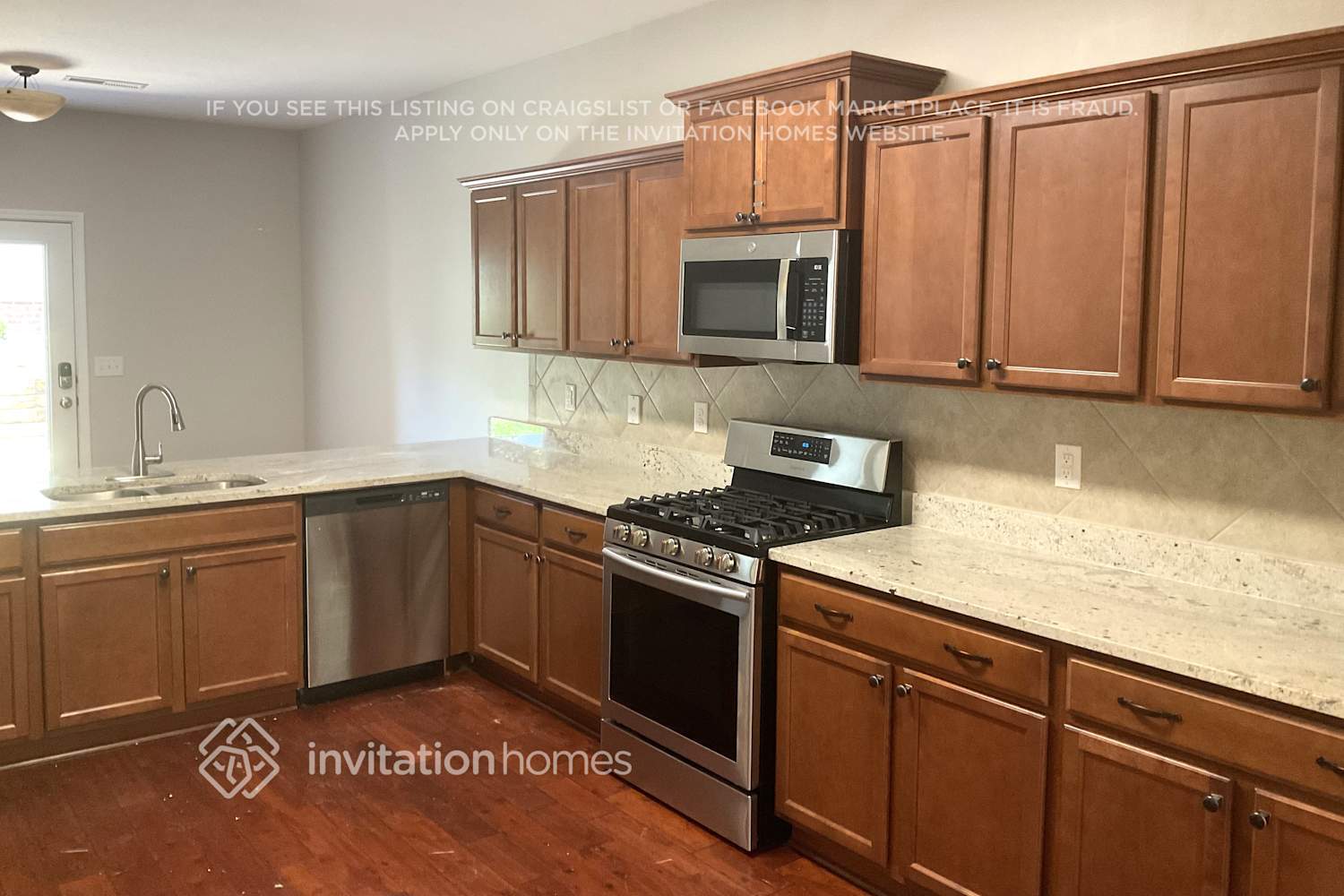 Building Photo - 8112 Dumphries Dr