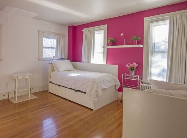 Building Photo - Winter Rental:  Helena House - Utilities I...