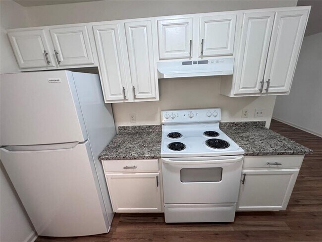 Building Photo - 8207 Sam Rayburn Dr