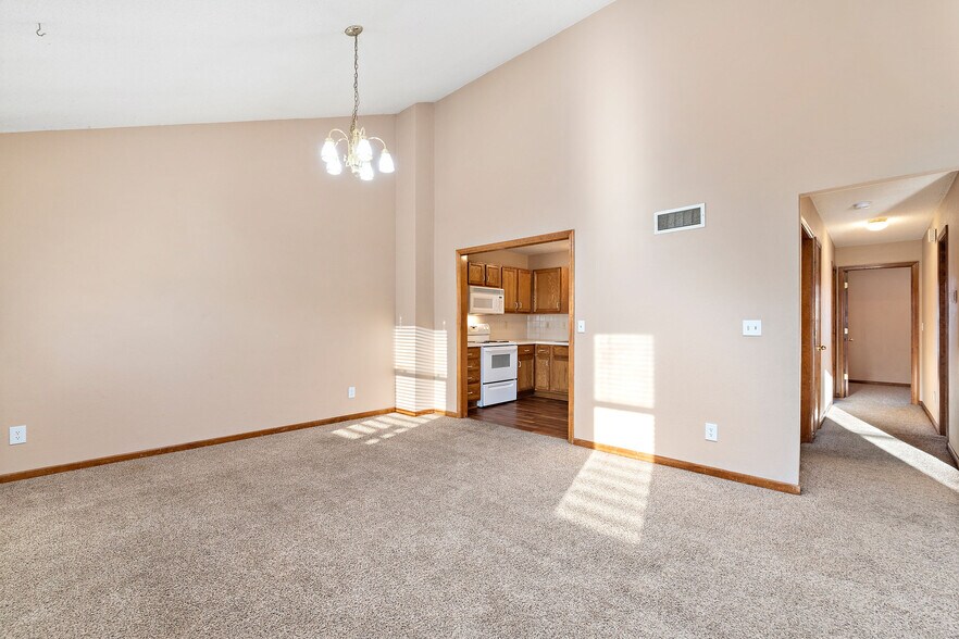Building Photo - 937 Goldfinch Ln
