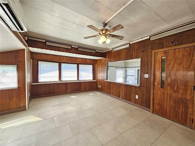 Building Photo - 503 Longfellow Blvd