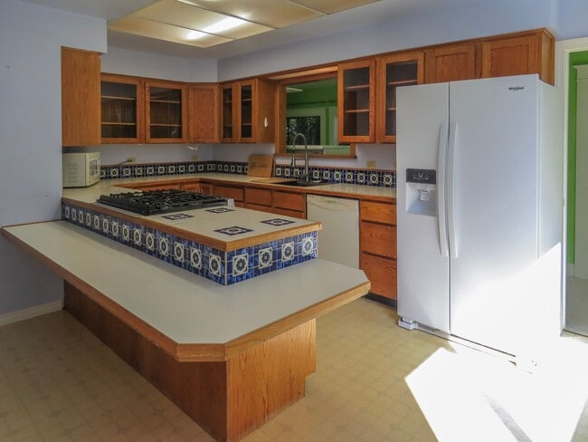 Building Photo - *** 4 Bedroom Sellwood Home ***