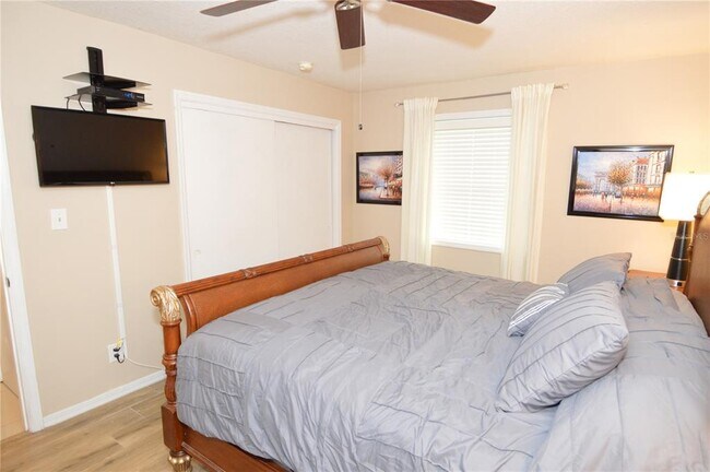 Building Photo - 3873 Pompano Dr SE