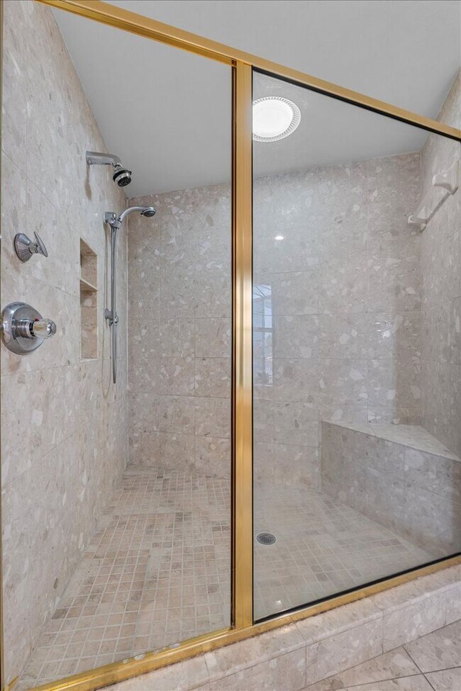 Building Photo - 3824 Gaines Dr