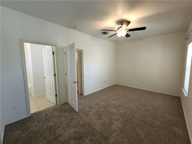 Building Photo - 304 Windridge Village Cove