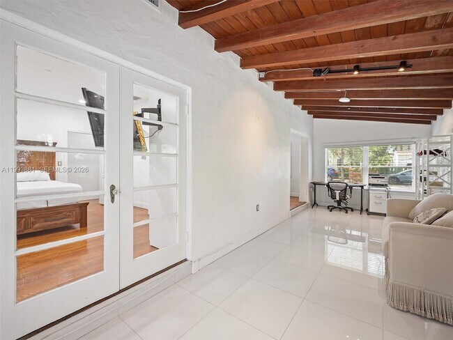 Building Photo - 314 Romano Ave