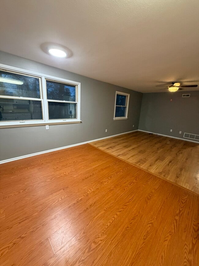 Building Photo - 2221 Klug Dr