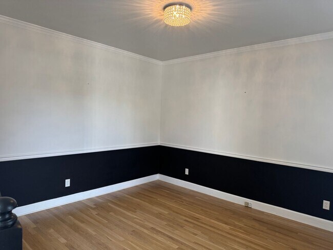 Building Photo - Stunning 5BR Executive Style Home in Brentwood