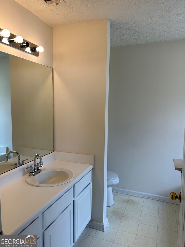 Building Photo - 20 Shenandoah Dr