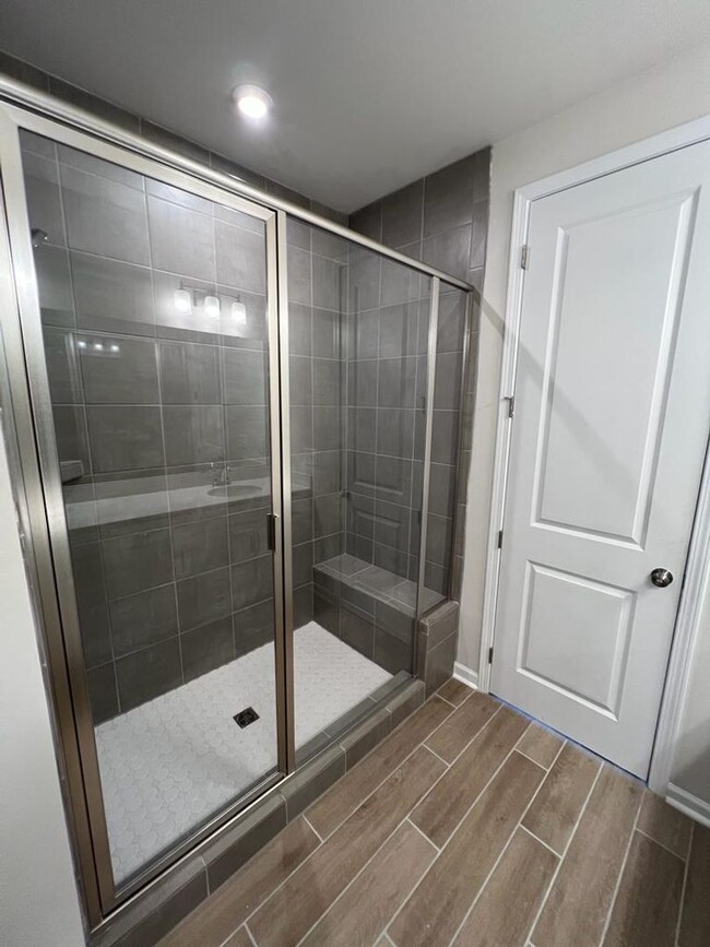 Building Photo - Townhome with 3BR/2.5BA Garage Located in ...