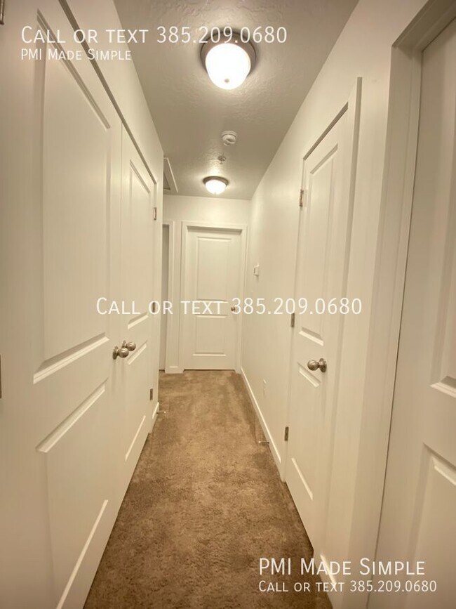 Building Photo - Clear and Bright, Newer Townhome in Rivert...