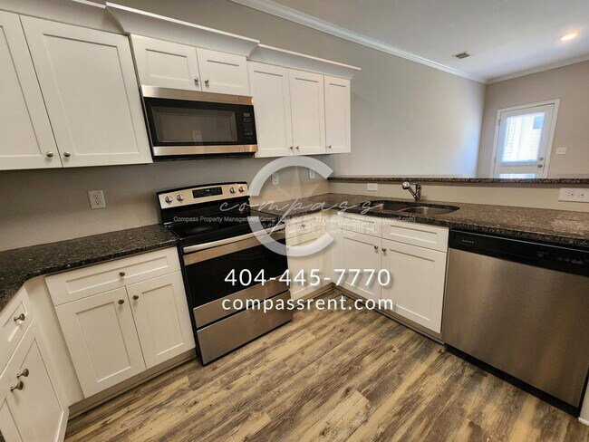 Building Photo - 206 Lyndon Wy NW