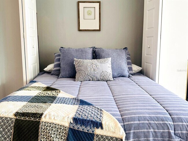 Building Photo - 7540 Bay Island Dr S