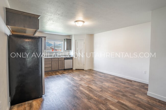 Building Photo - 678 N 190 E