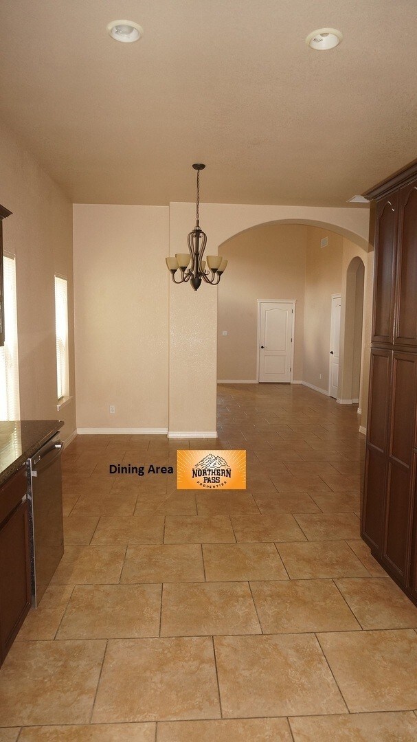 Building Photo - Amazing 3 Bedroom Home in Gated Community!