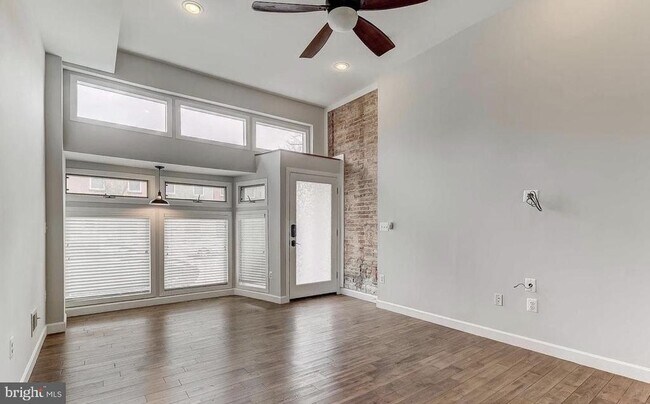 Building Photo - 3 N Linwood Ave