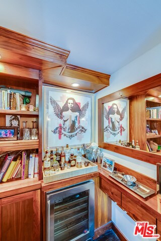 Building Photo - 8900 Hollywood Hills Rd