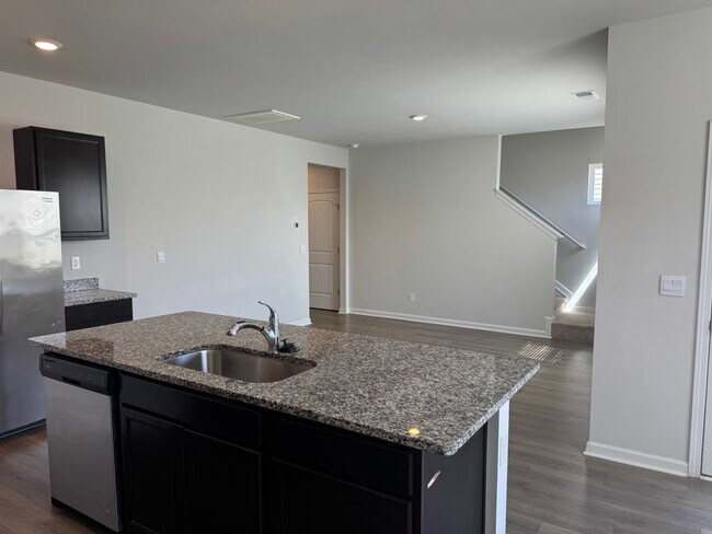 Building Photo - Great 3BR Home