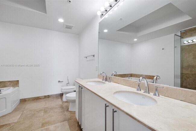 Building Photo - 3030 NE 188th St