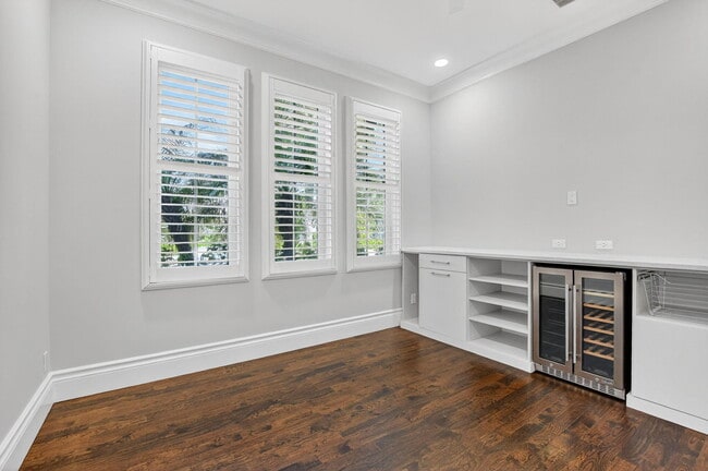 Building Photo - 200 NW 10th St