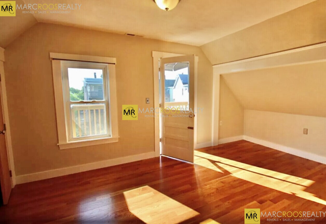 Building Photo - 14 Dow St