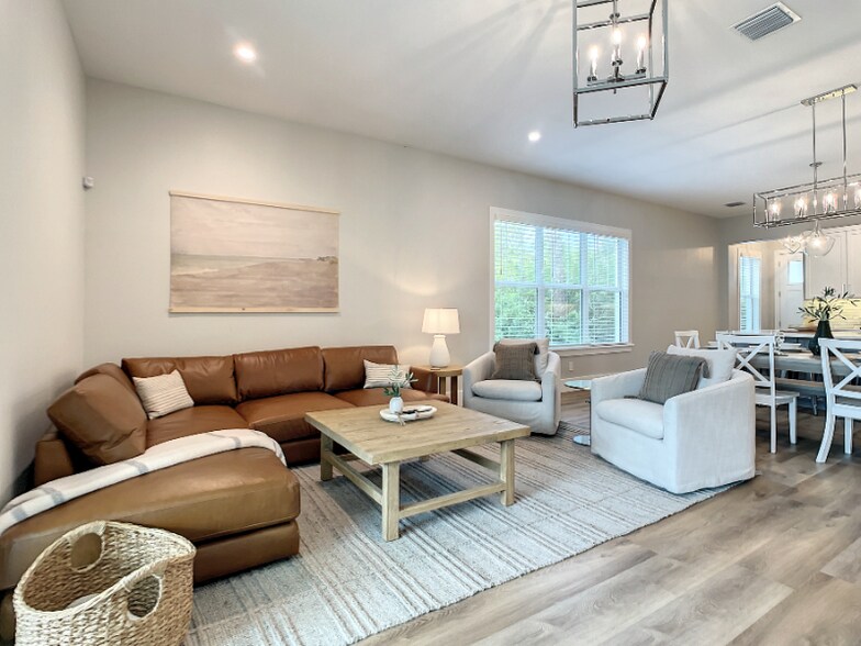 Building Photo - 512 S Peninsula Ave