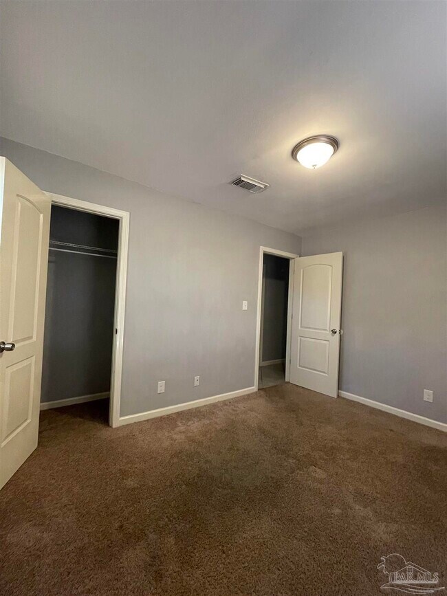 Building Photo - 5212 Parkway Dr