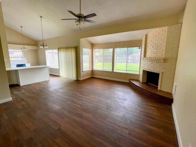 Building Photo - 451 Oakdale Dr