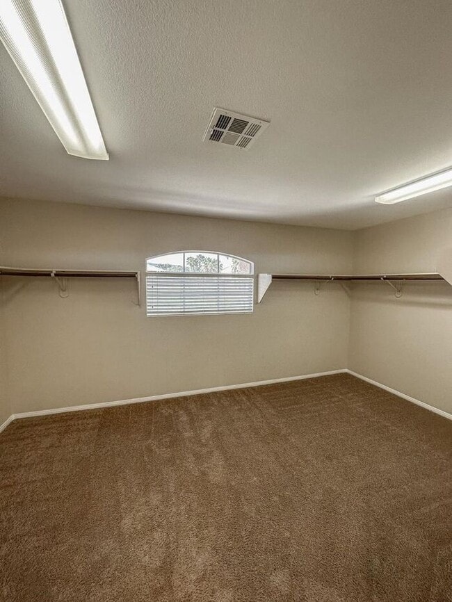 Building Photo - IMMACULATE REMODLED 2 STORY HOME IN HENDER...