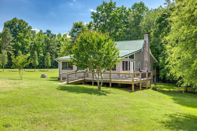 Building Photo - "Charming 2-Bedroom Furnished Retreat with Spacious Layout and 2.5 Baths in York, SC!"
