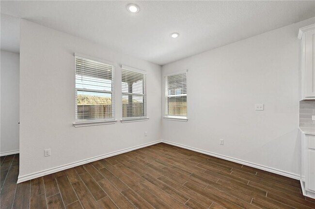 Building Photo - 806 Pepperbark Loop