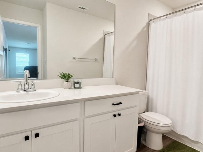 Building Photo - 1600 Longhorn Ranch Dr