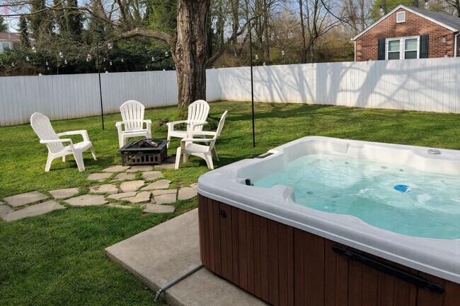 Building Photo - 145 Midway St