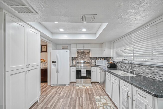 Building Photo - 11618 Corona Ln