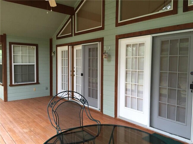 Building Photo - 109 Simpson Ave