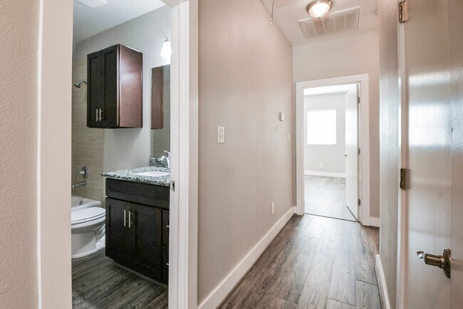 Building Photo - 3249 Dixie Dr