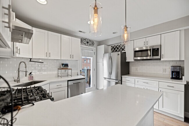 Building Photo - 5519 5th St NE