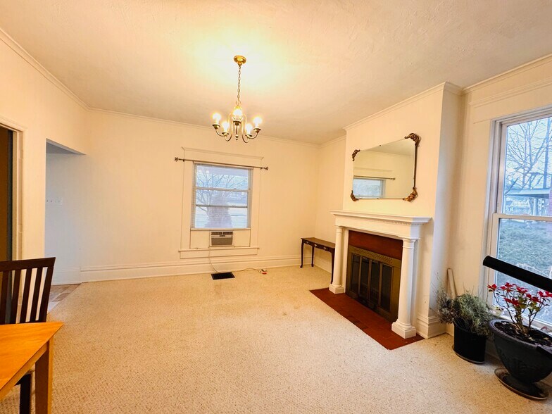 Building Photo - 503 S Broadway St