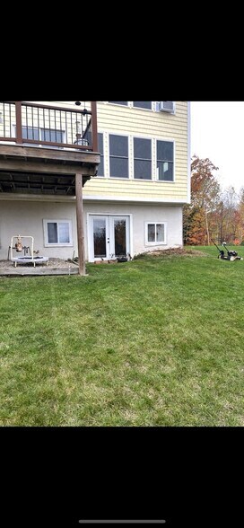 Building Photo - 14 Maplewood Rd