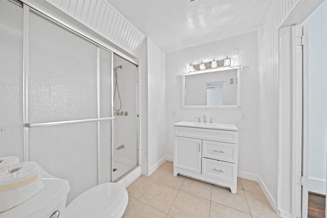 Building Photo - 2823 Bernardo De Galvez Ave