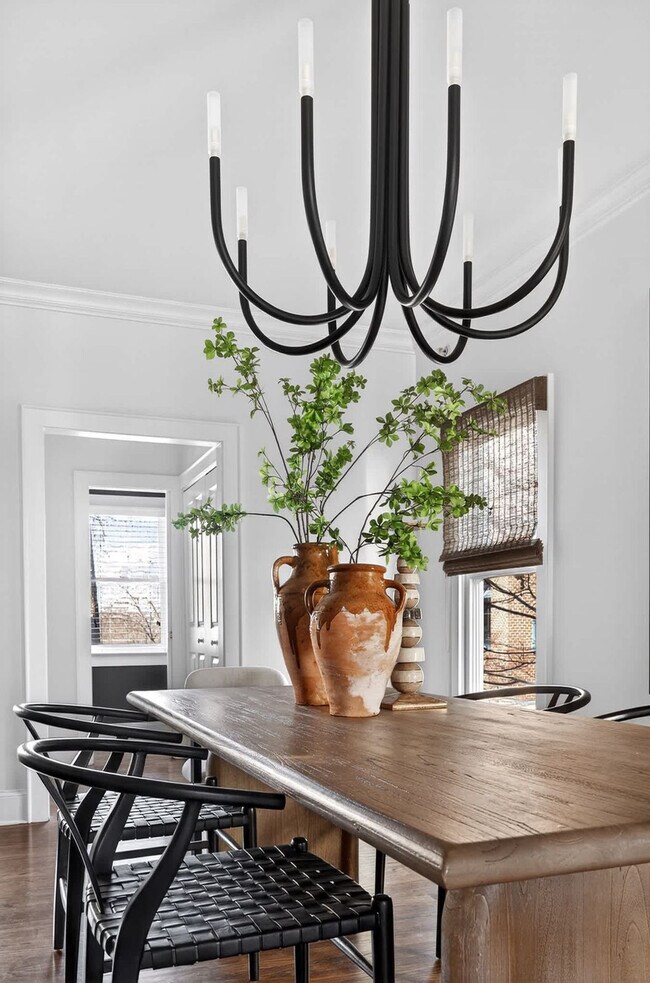 Building Photo - 611 N Pine St