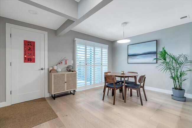 Building Photo - Hamilton Place Townhome