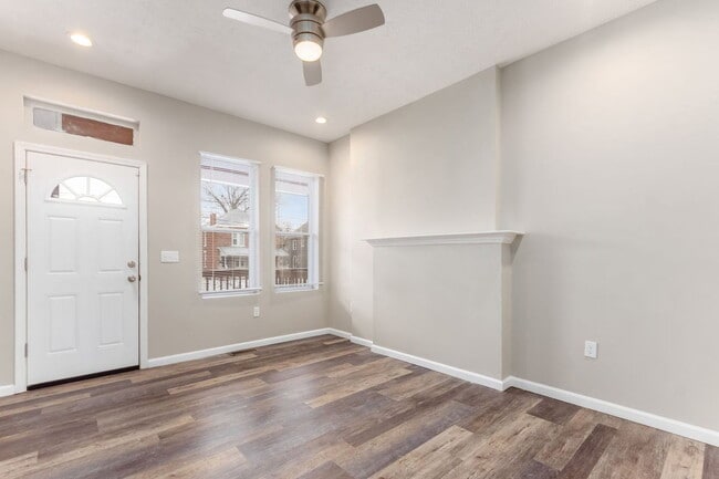 Building Photo - 1363 Summit St