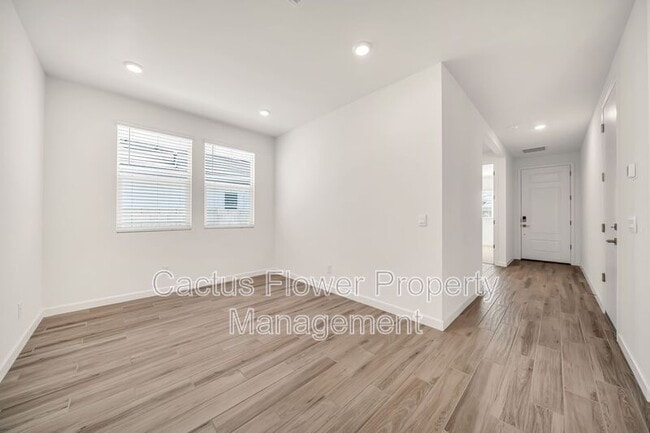 Building Photo - 6946 W Buckhorn Trail