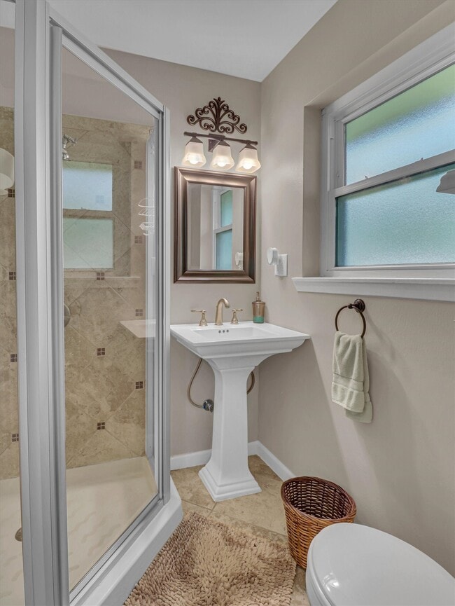 Building Photo - 805 Bluebonnet Ln