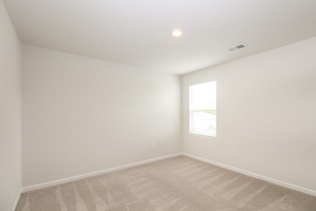 Building Photo - 132 Reindeer Rd S