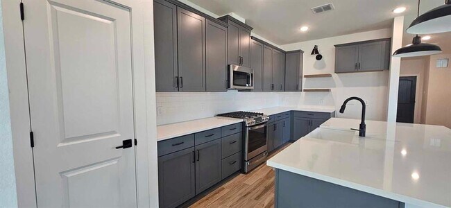 Building Photo - 8411 Bay Rdg Cir