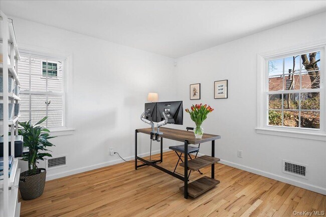 Building Photo - 19 Sherwood Dr