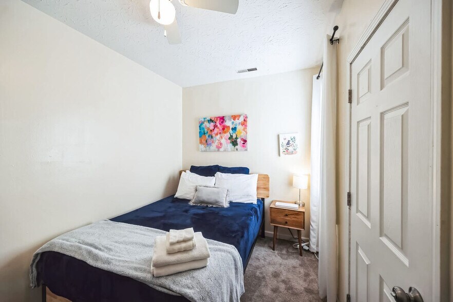 Building Photo - 105 Ash St